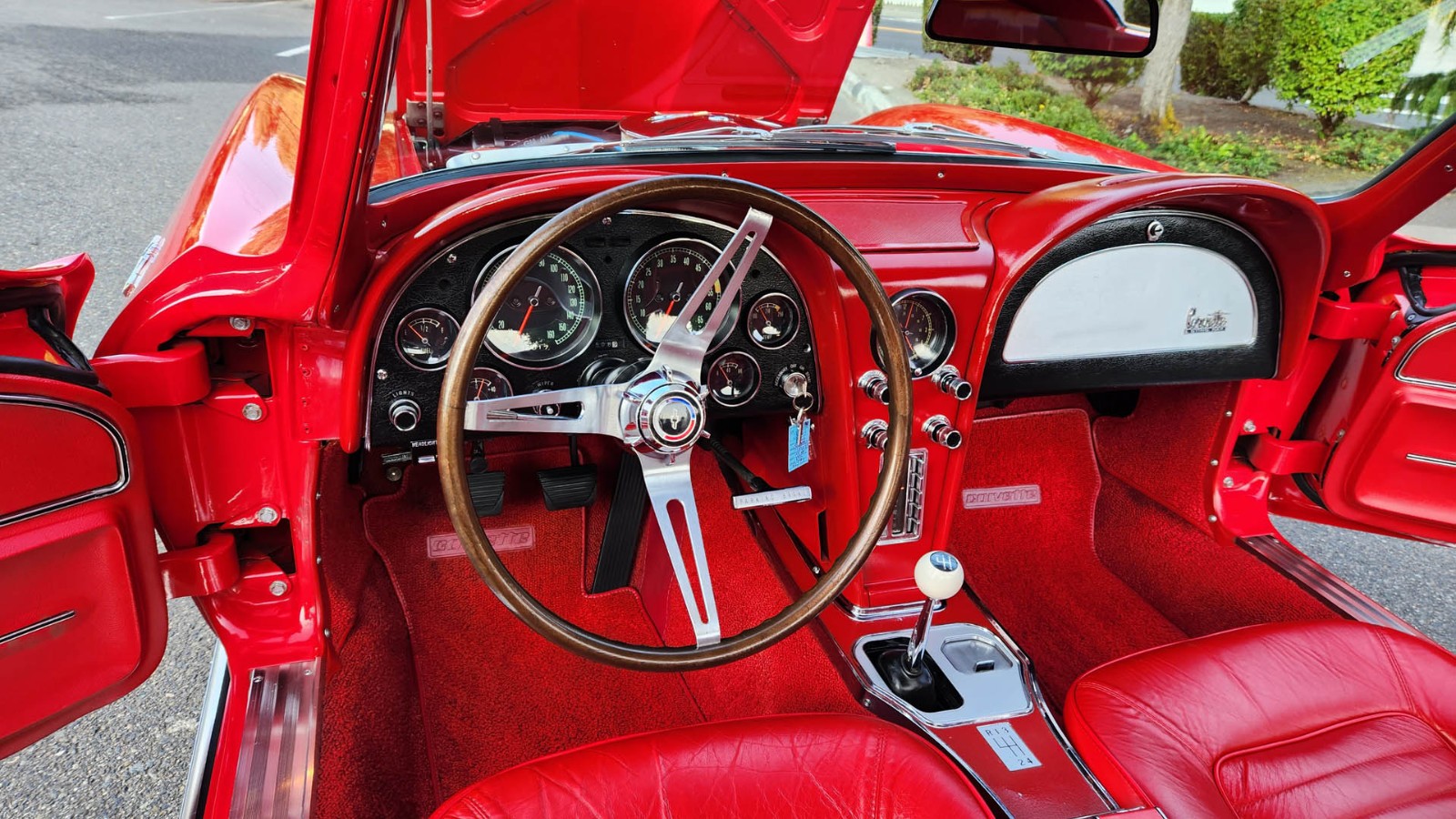 Chevrolet-Corvette-1966-Coupe-10