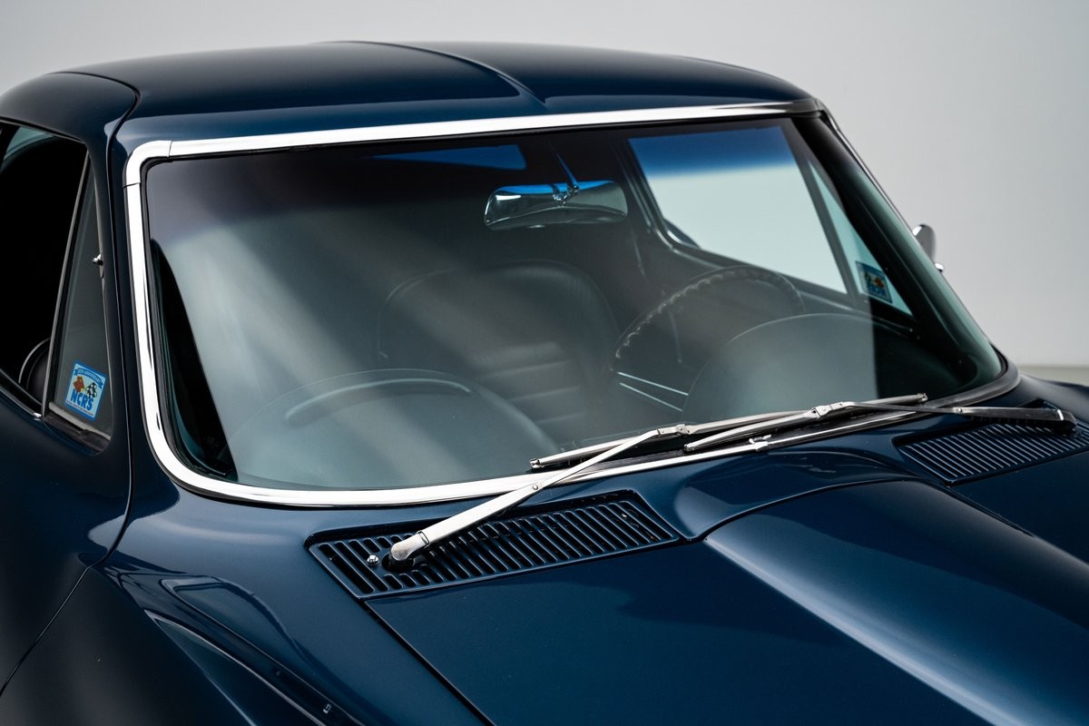 Chevrolet-Corvette-1966-Coupe-10