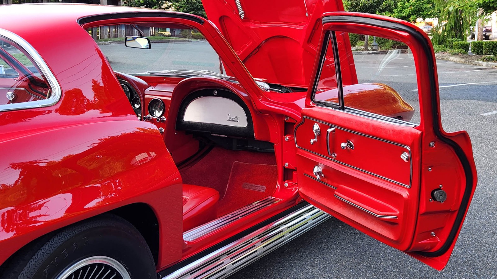 Chevrolet-Corvette-1966-Coupe-12