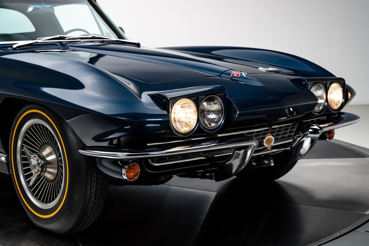 Chevrolet-Corvette-1966-Coupe-12