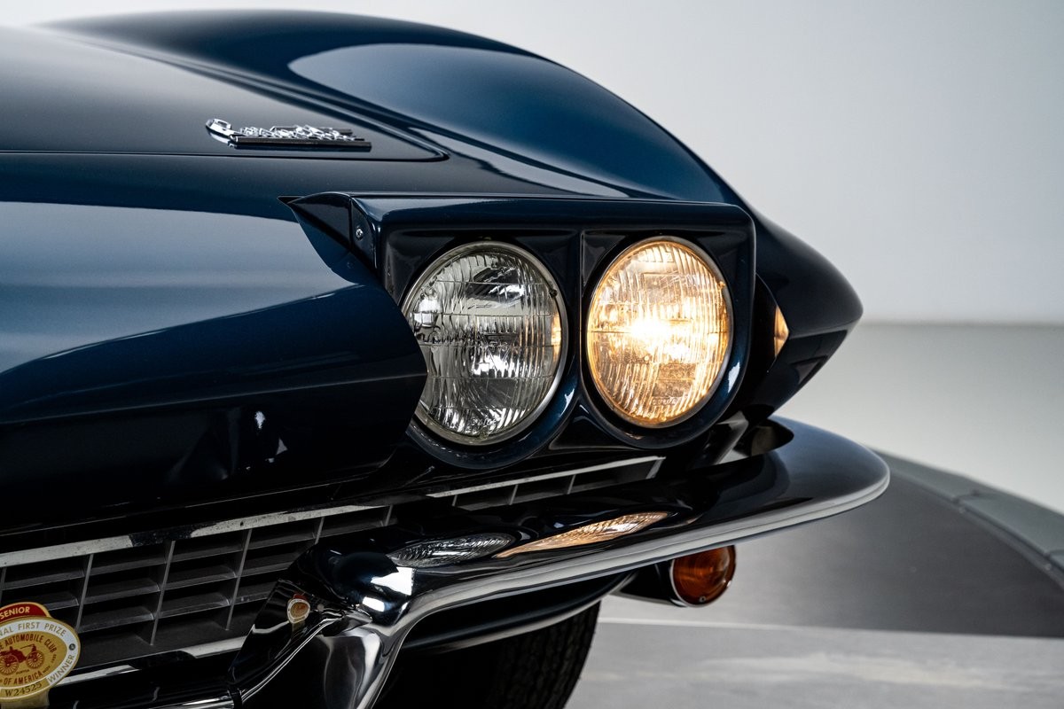 Chevrolet-Corvette-1966-Coupe-13