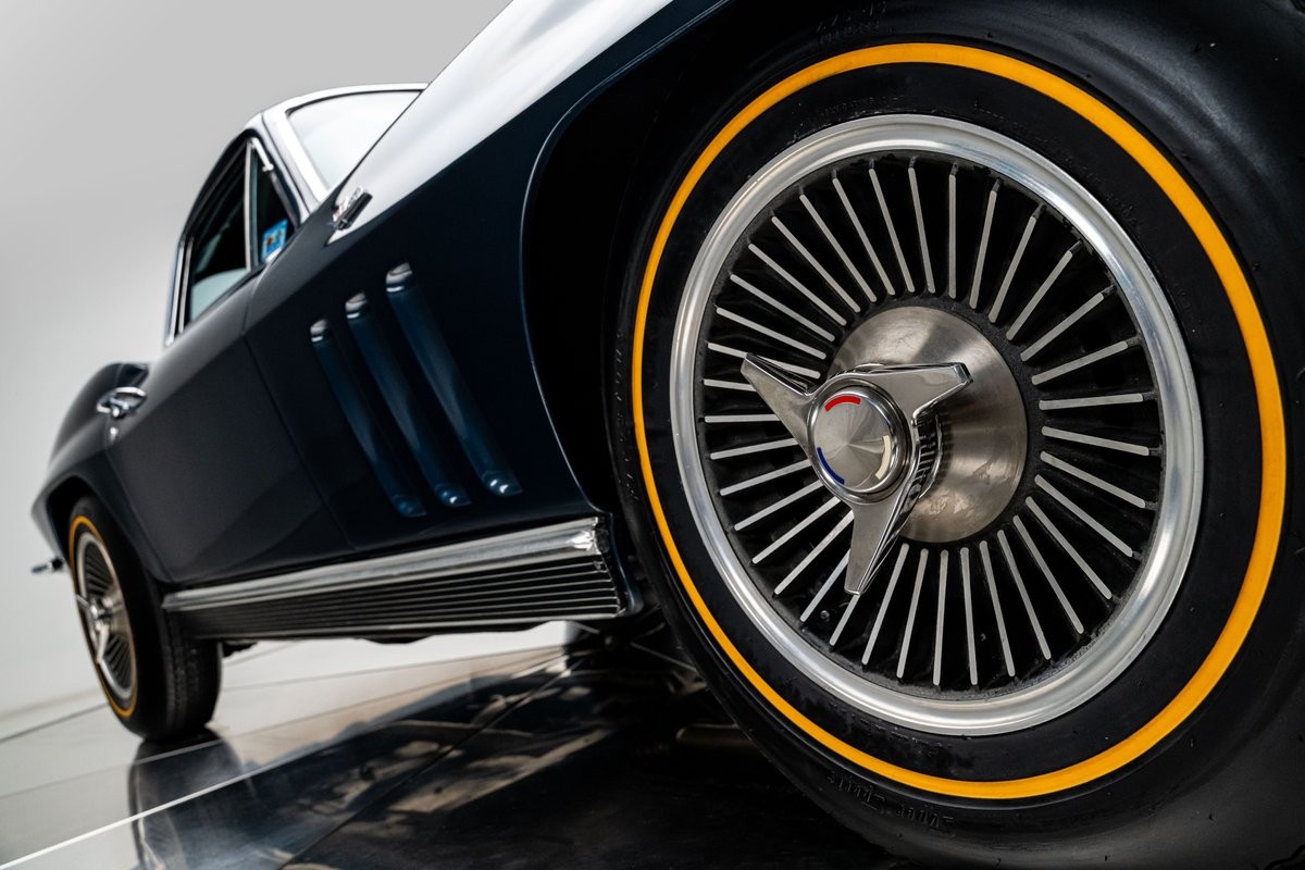 Chevrolet-Corvette-1966-Coupe-14