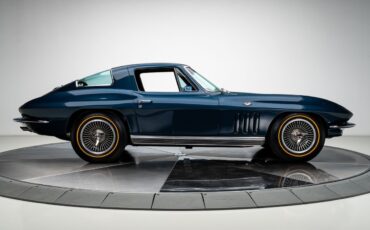 Chevrolet-Corvette-1966-Coupe-16