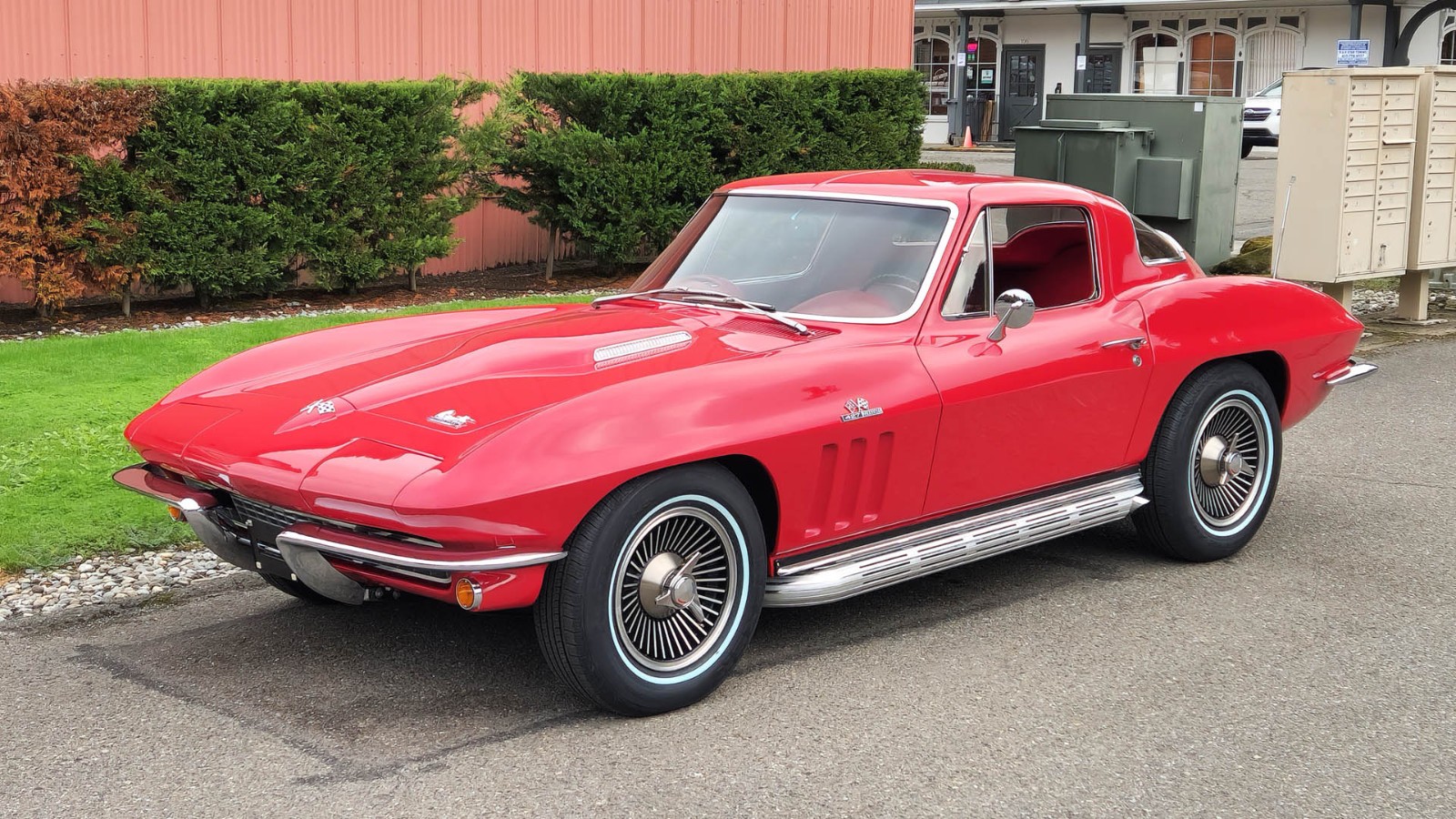 Chevrolet-Corvette-1966-Coupe-2