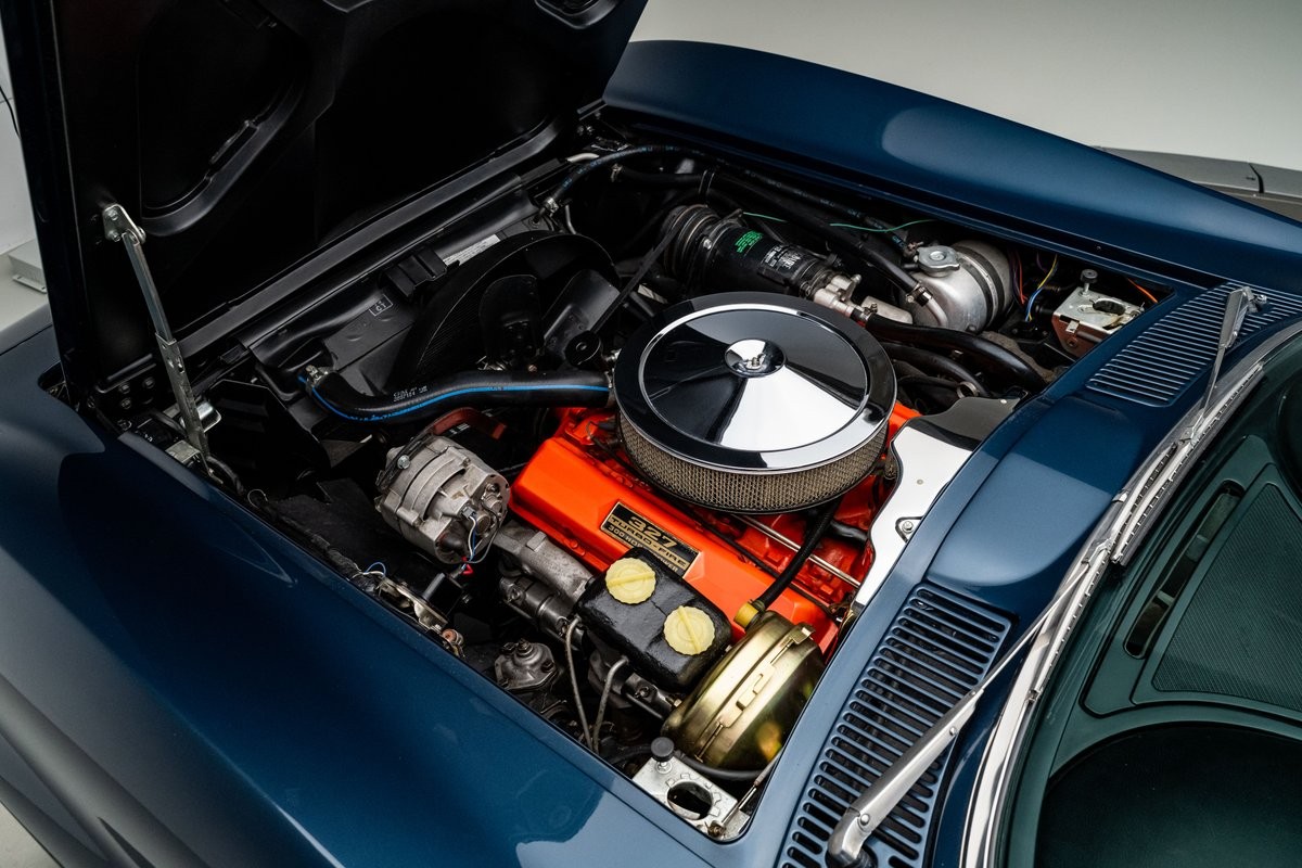 Chevrolet-Corvette-1966-Coupe-29