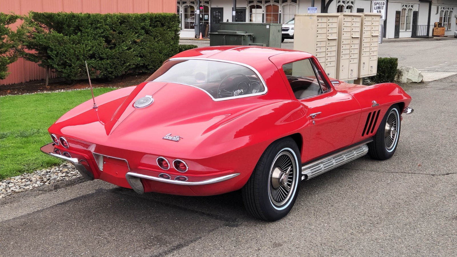 Chevrolet-Corvette-1966-Coupe-3