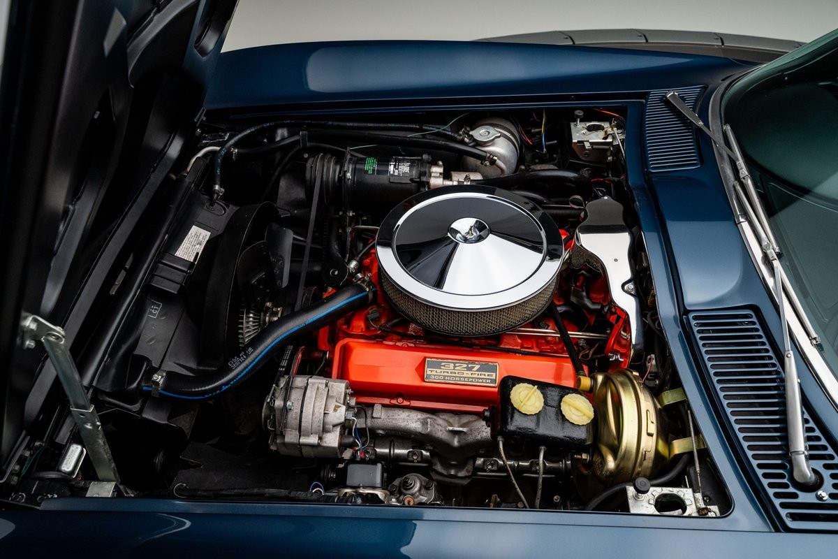 Chevrolet-Corvette-1966-Coupe-30