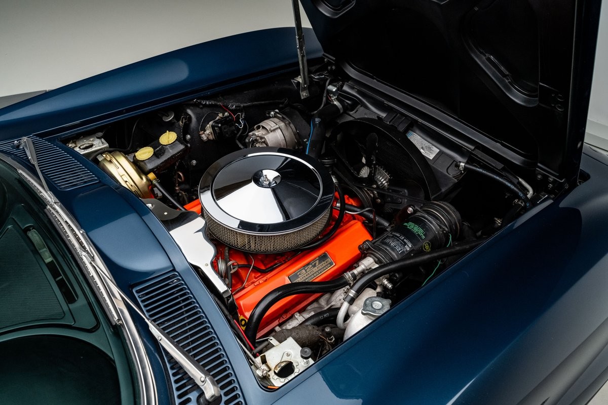 Chevrolet-Corvette-1966-Coupe-32