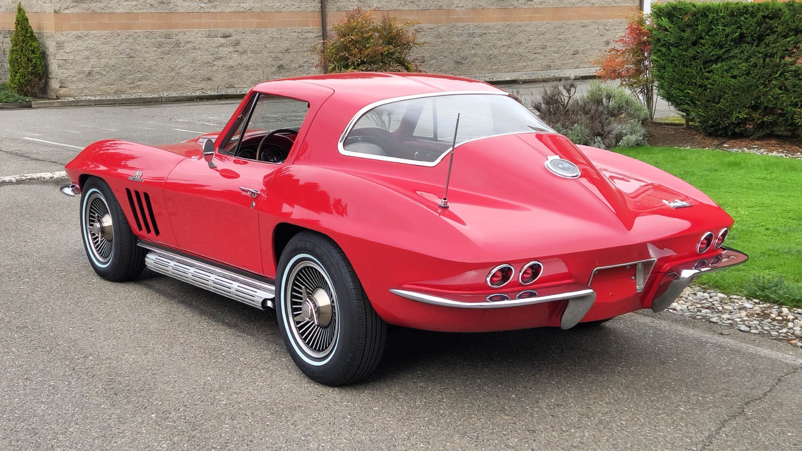 Chevrolet-Corvette-1966-Coupe-4