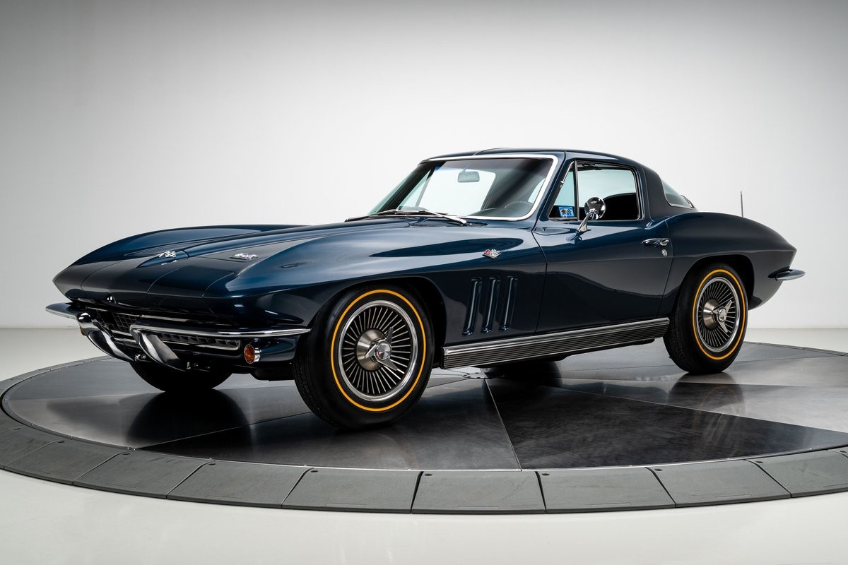 Chevrolet-Corvette-1966-Coupe-5