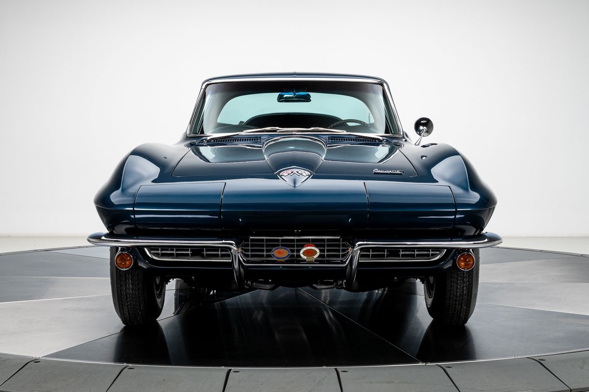 Chevrolet-Corvette-1966-Coupe-6
