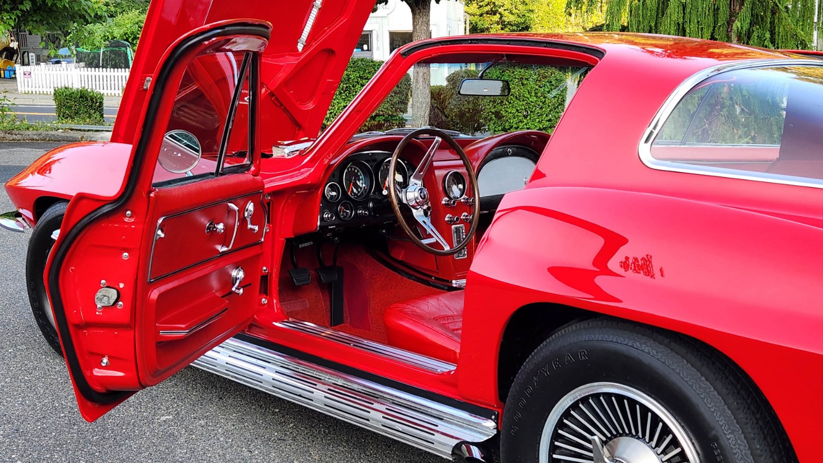 Chevrolet-Corvette-1966-Coupe-9