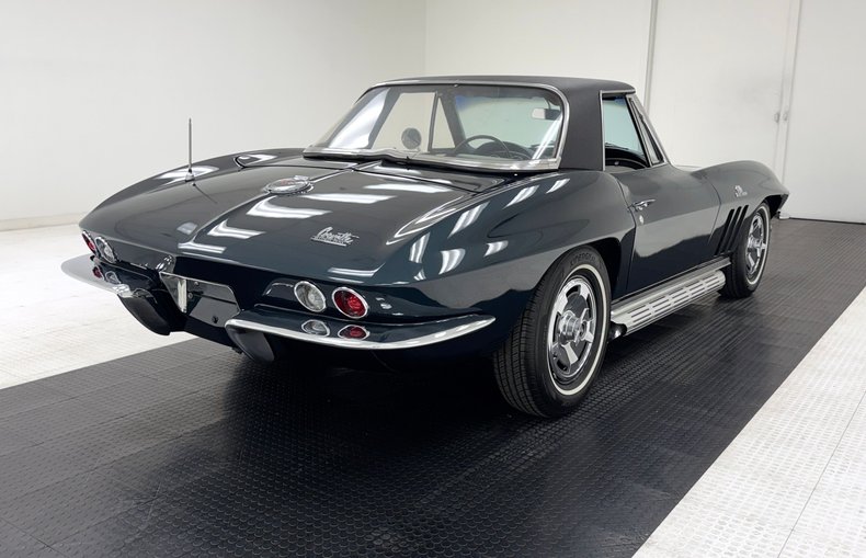 Chevrolet-Corvette-1966-Laguna-Blue-Metallic-Dark-Blue-1