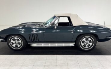 Chevrolet-Corvette-1966-Laguna-Blue-Metallic-Dark-Blue-10