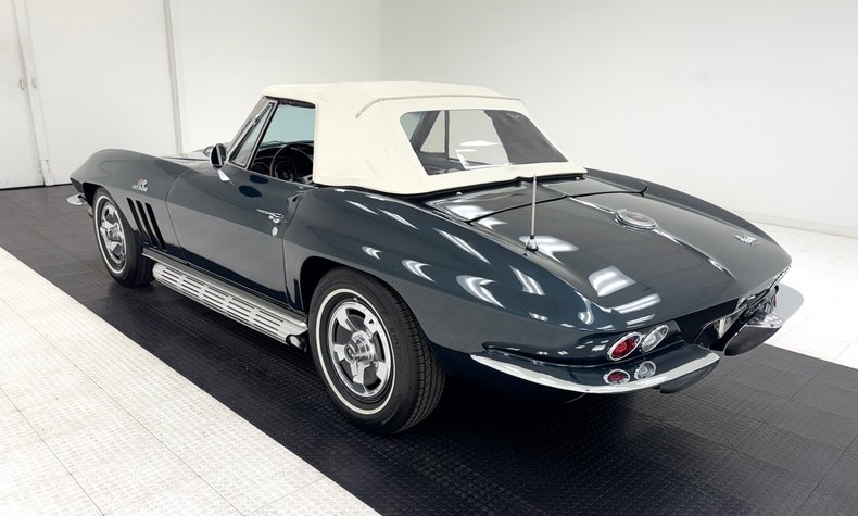 Chevrolet-Corvette-1966-Laguna-Blue-Metallic-Dark-Blue-13