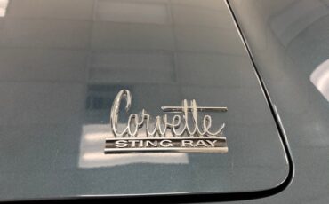 Chevrolet-Corvette-1966-Laguna-Blue-Metallic-Dark-Blue-19