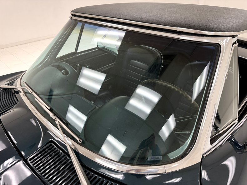 Chevrolet-Corvette-1966-Laguna-Blue-Metallic-Dark-Blue-25