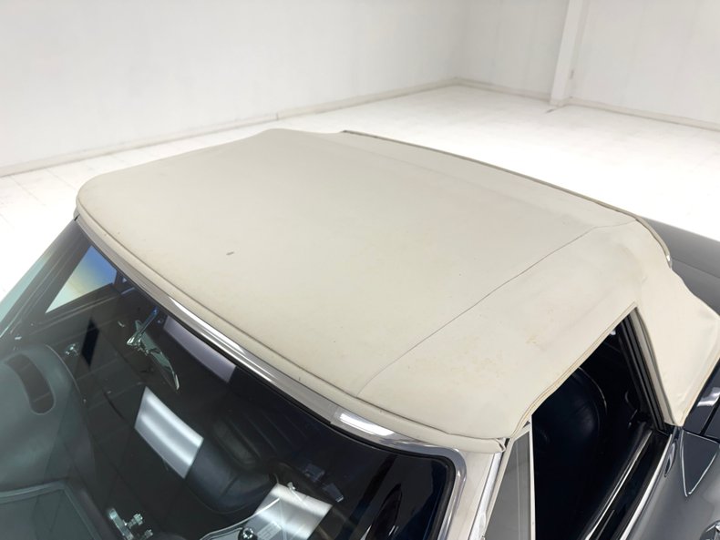 Chevrolet-Corvette-1966-Laguna-Blue-Metallic-Dark-Blue-27