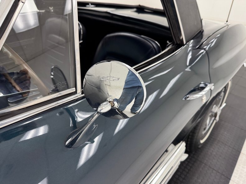 Chevrolet-Corvette-1966-Laguna-Blue-Metallic-Dark-Blue-28