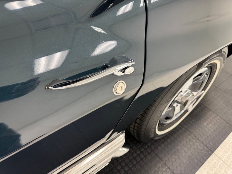 Chevrolet-Corvette-1966-Laguna-Blue-Metallic-Dark-Blue-29