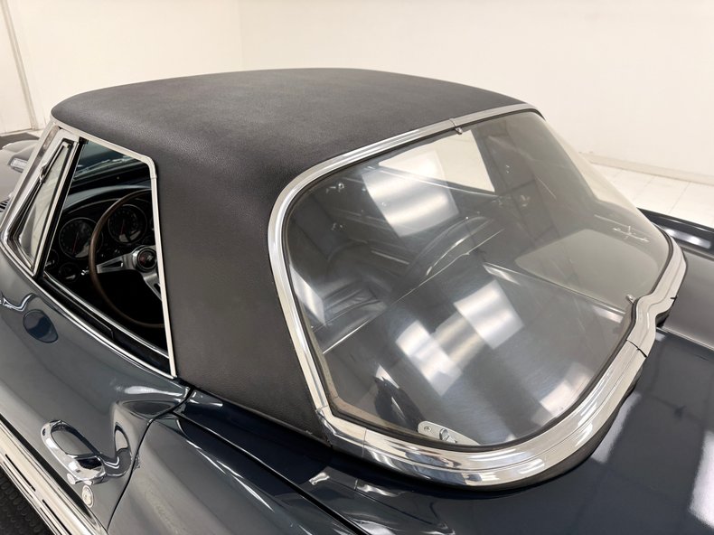 Chevrolet-Corvette-1966-Laguna-Blue-Metallic-Dark-Blue-30