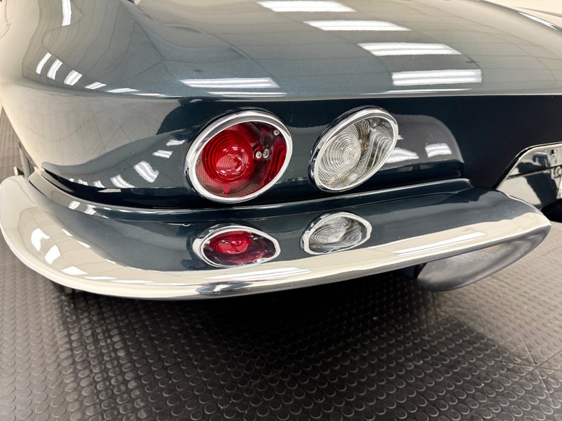 Chevrolet-Corvette-1966-Laguna-Blue-Metallic-Dark-Blue-33