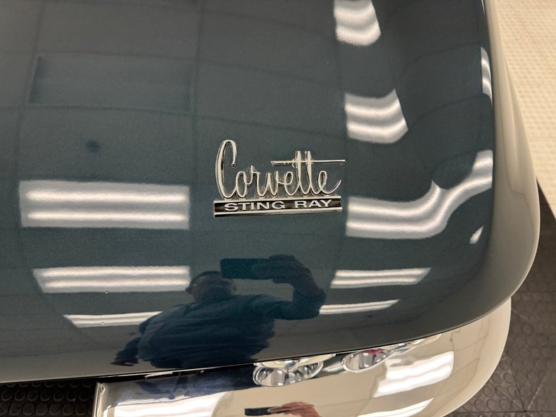 Chevrolet-Corvette-1966-Laguna-Blue-Metallic-Dark-Blue-35