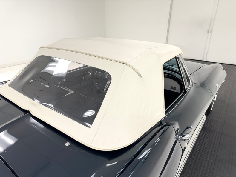 Chevrolet-Corvette-1966-Laguna-Blue-Metallic-Dark-Blue-38