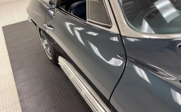 Chevrolet-Corvette-1966-Laguna-Blue-Metallic-Dark-Blue-40
