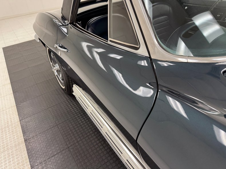 Chevrolet-Corvette-1966-Laguna-Blue-Metallic-Dark-Blue-40