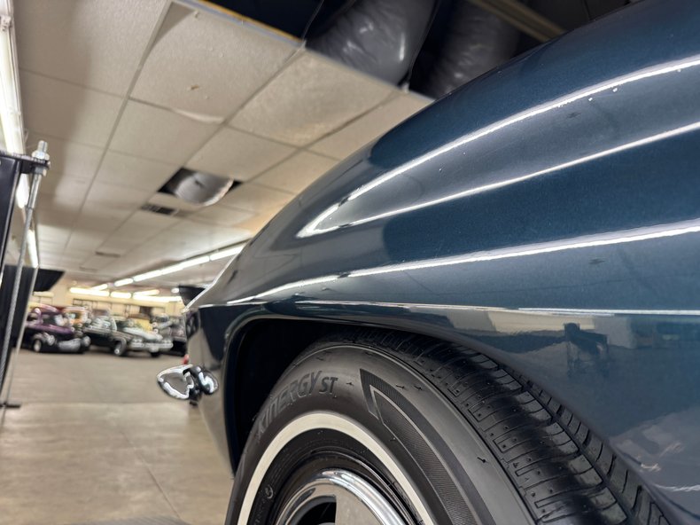 Chevrolet-Corvette-1966-Laguna-Blue-Metallic-Dark-Blue-42