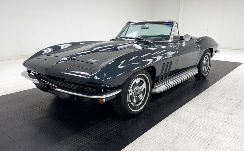 Chevrolet-Corvette-1966-Laguna-Blue-Metallic-Dark-Blue-8