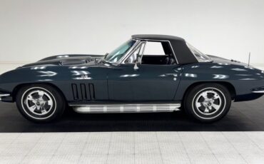 Chevrolet-Corvette-1966-Laguna-Blue-Metallic-Dark-Blue-9