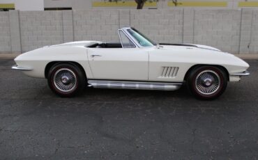 Chevrolet-Corvette-1967-Convertible-1