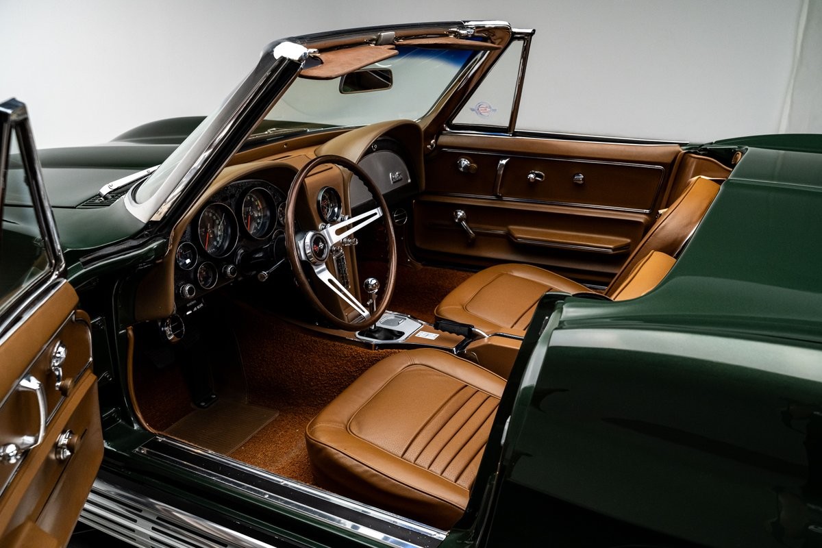 Chevrolet-Corvette-1967-Convertible-1