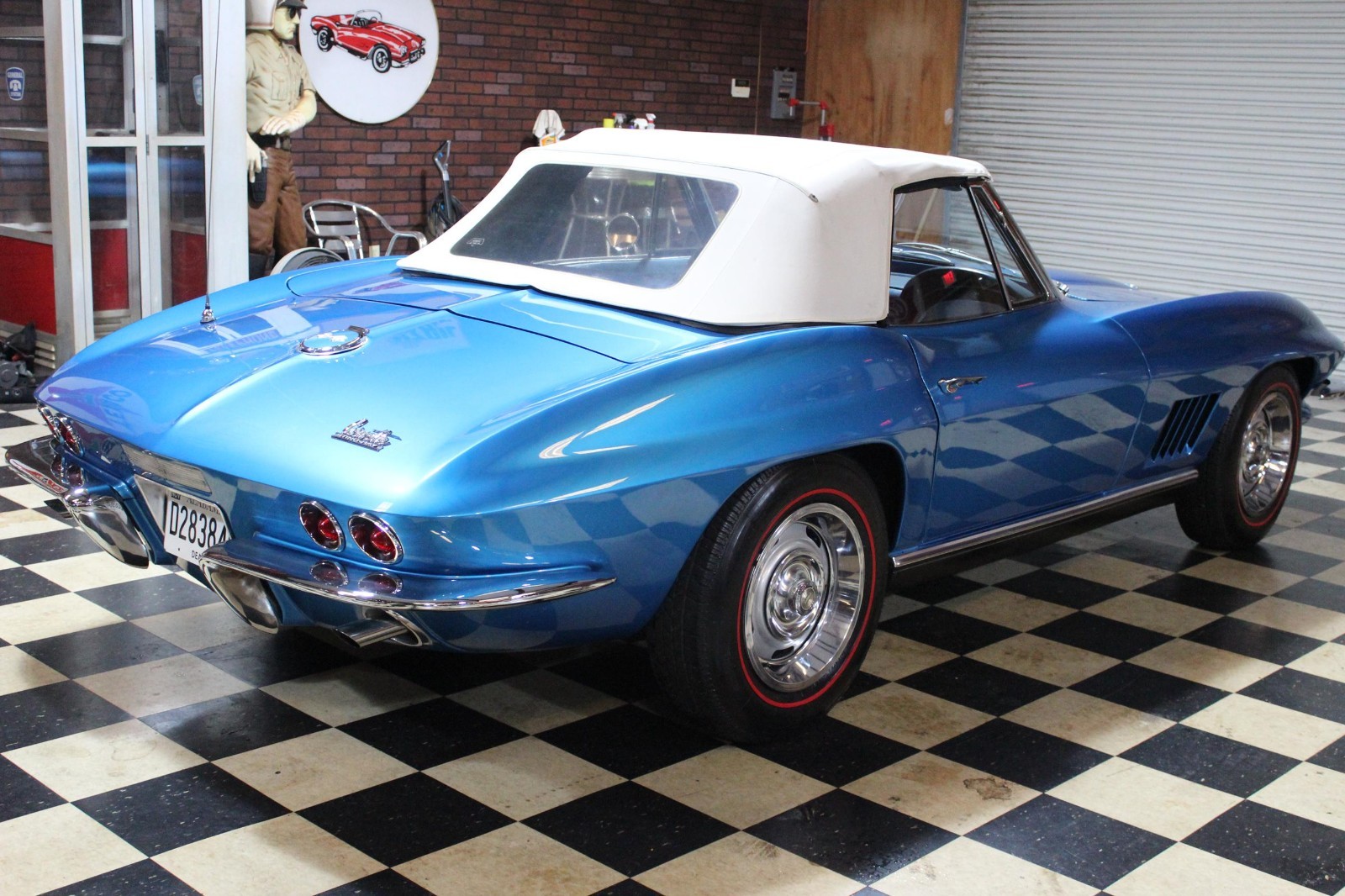 Chevrolet-Corvette-1967-Convertible-12