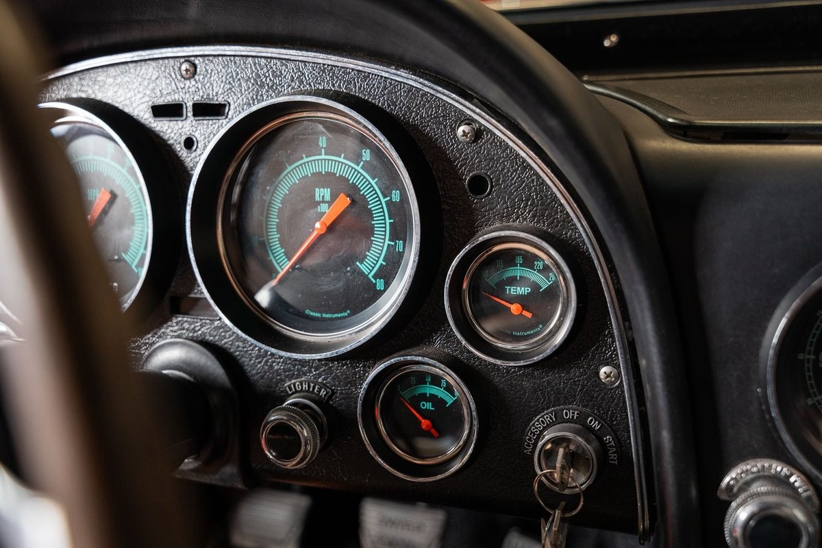 Chevrolet-Corvette-1967-Convertible-16