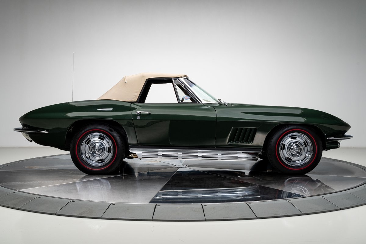 Chevrolet-Corvette-1967-Convertible-17