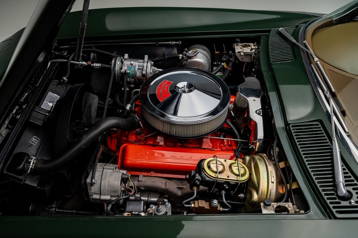 Chevrolet-Corvette-1967-Convertible-2