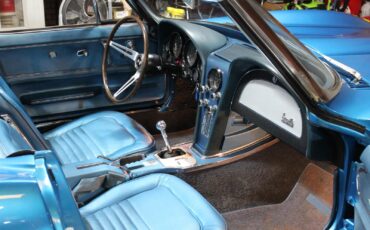 Chevrolet-Corvette-1967-Convertible-23