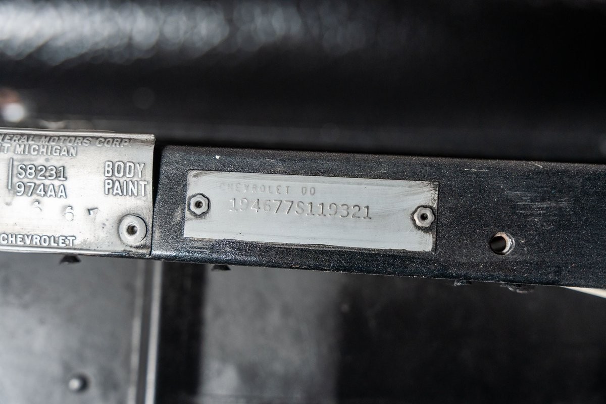 Chevrolet-Corvette-1967-Convertible-24