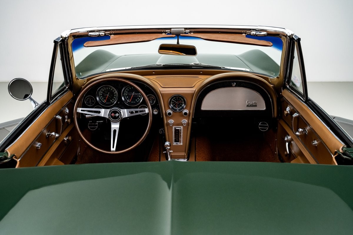 Chevrolet-Corvette-1967-Convertible-3