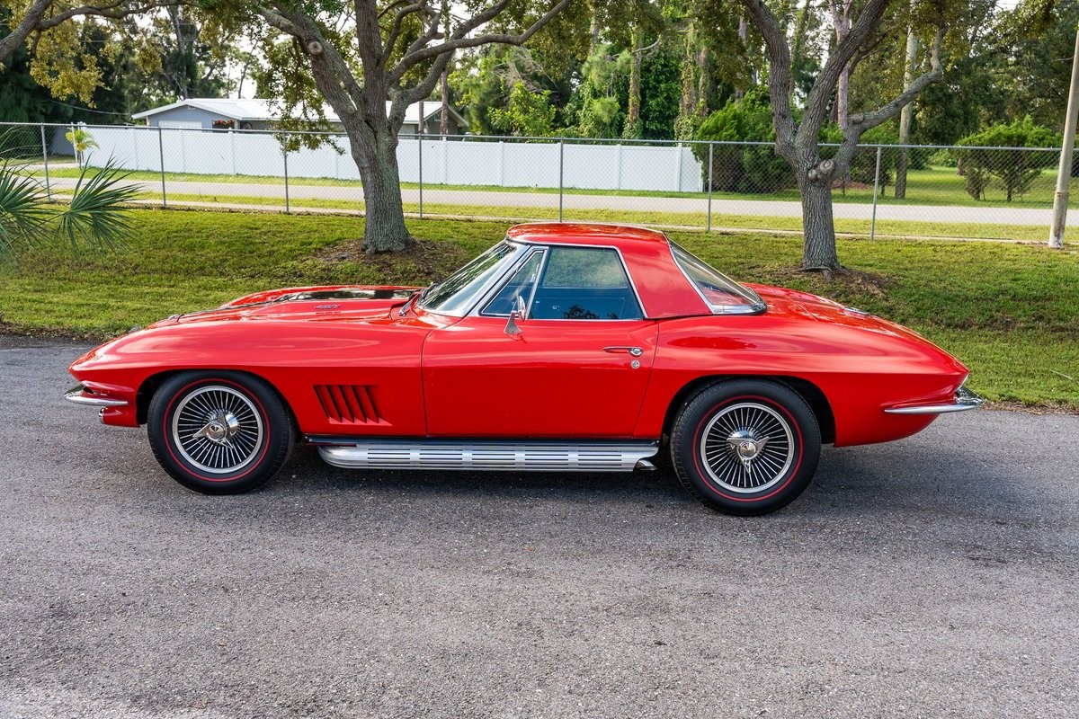 Chevrolet-Corvette-1967-Convertible-30