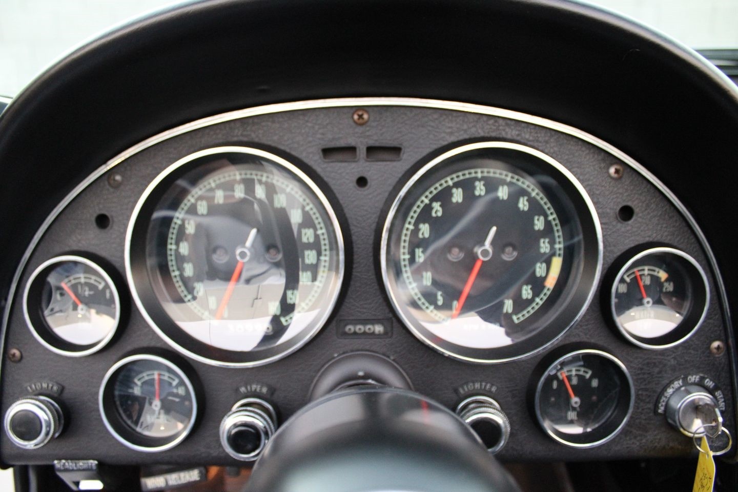 Chevrolet-Corvette-1967-Convertible-30