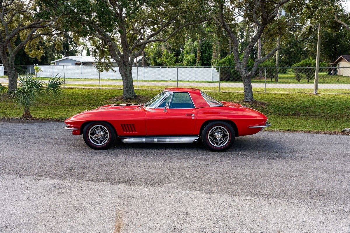 Chevrolet-Corvette-1967-Convertible-31