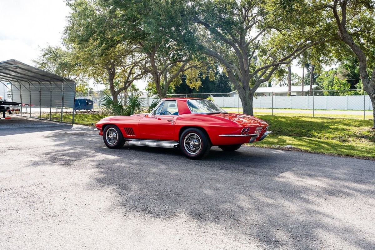 Chevrolet-Corvette-1967-Convertible-37
