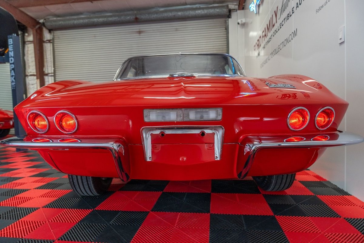 Chevrolet-Corvette-1967-Convertible-6