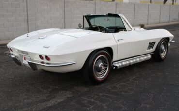 Chevrolet-Corvette-1967-Ermine-White-Black-1