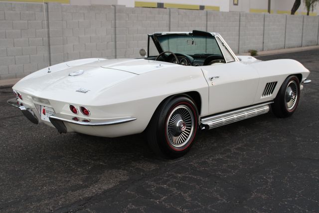 Chevrolet-Corvette-1967-Ermine-White-Black-1