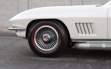 Chevrolet-Corvette-1967-Ermine-White-Black-10